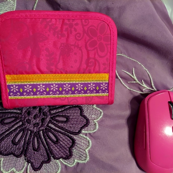 New Sanrio Hello Kitty Wallet with Mirror - Picture 5 of 8